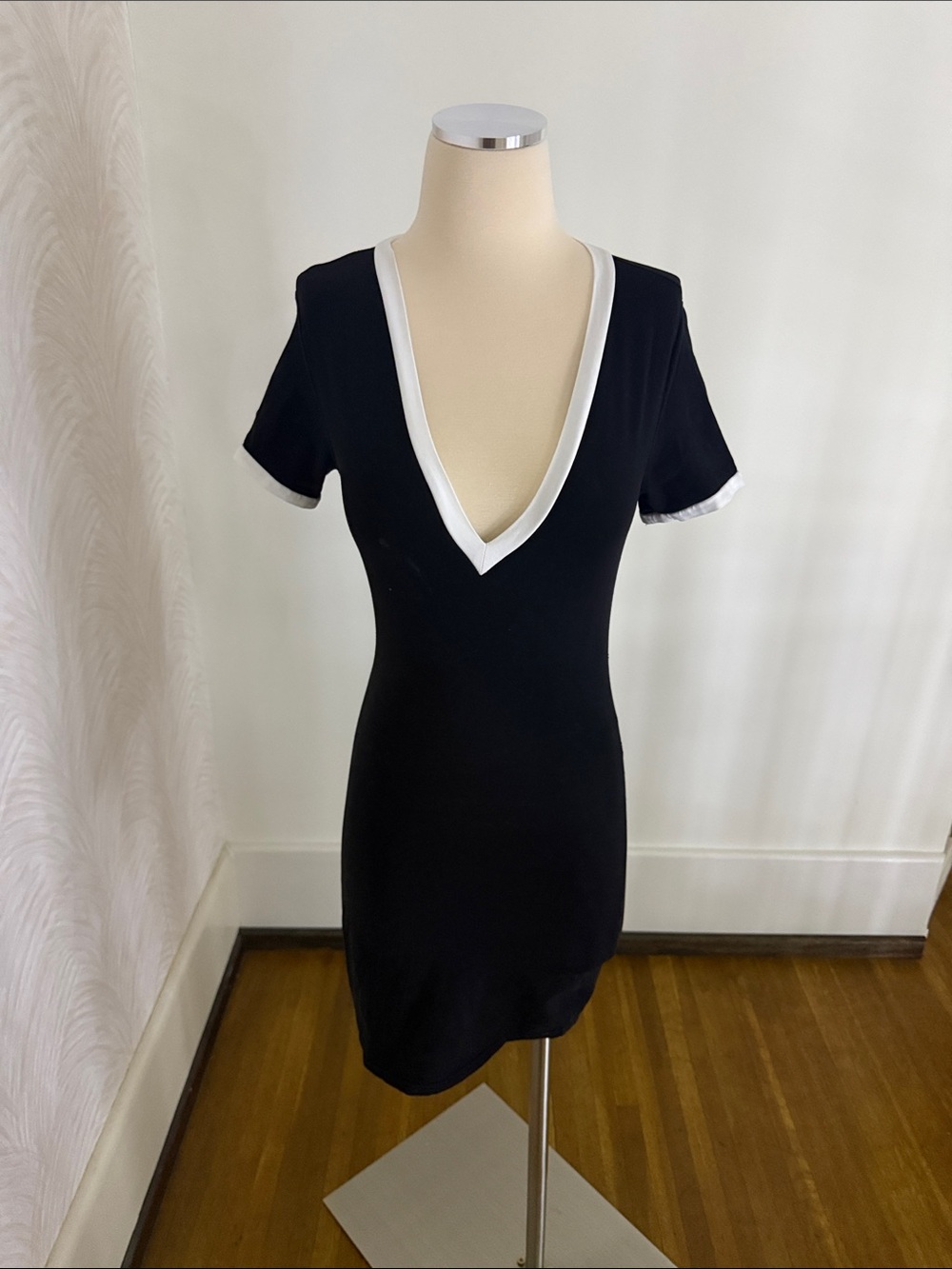 Black V-Neck Contrast Trim Short Sleeve Dress